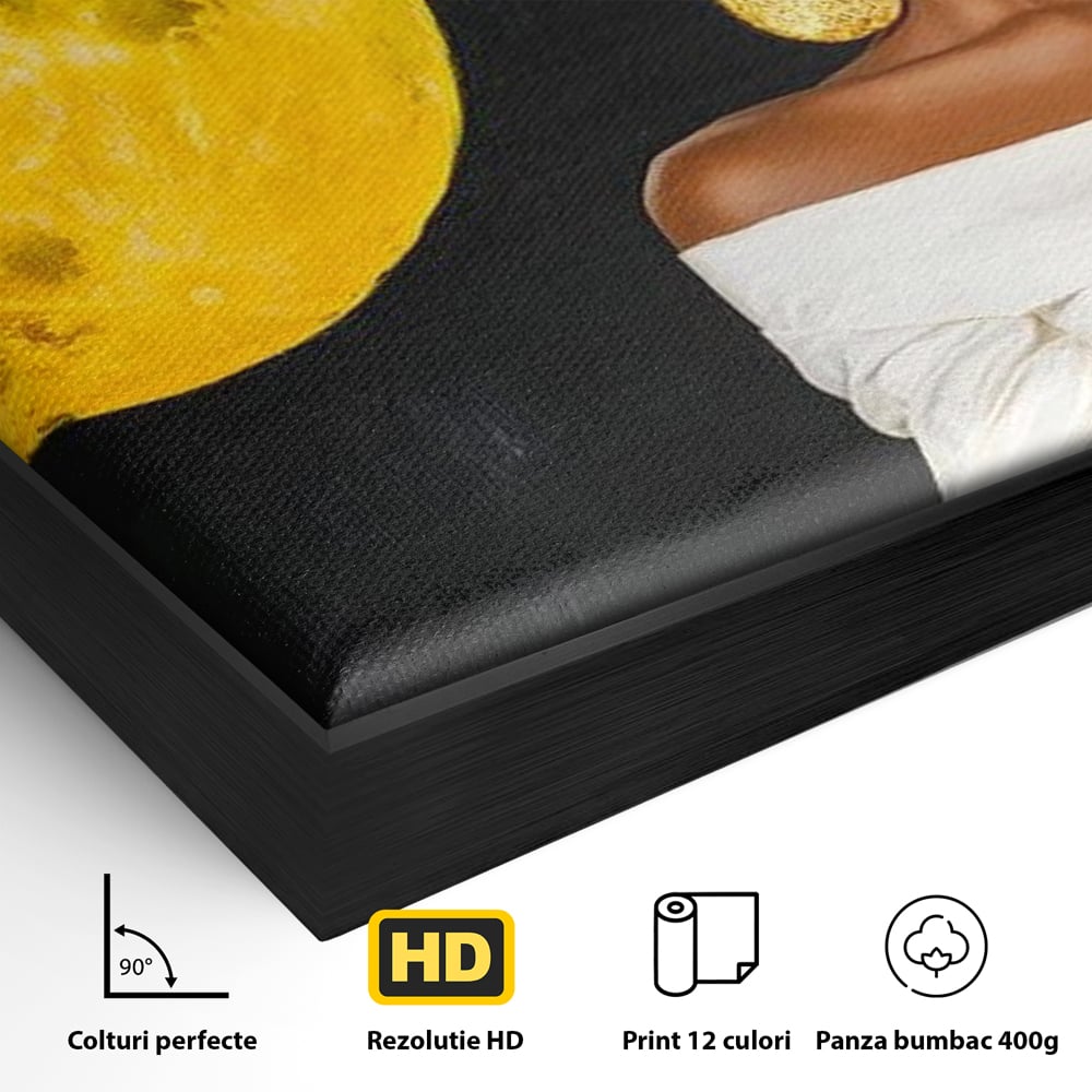 Detaliu al suprafetei: tablou canvas cu femeie si luna aurie, in rama de aluminiu negru